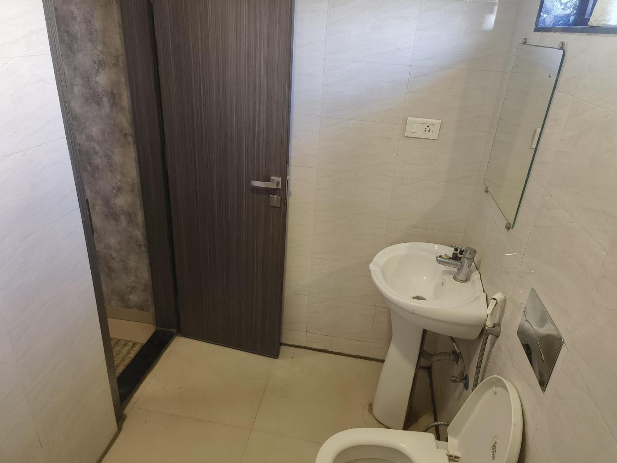 Hotel Royal Retreat 삼발푸르 외부 사진
