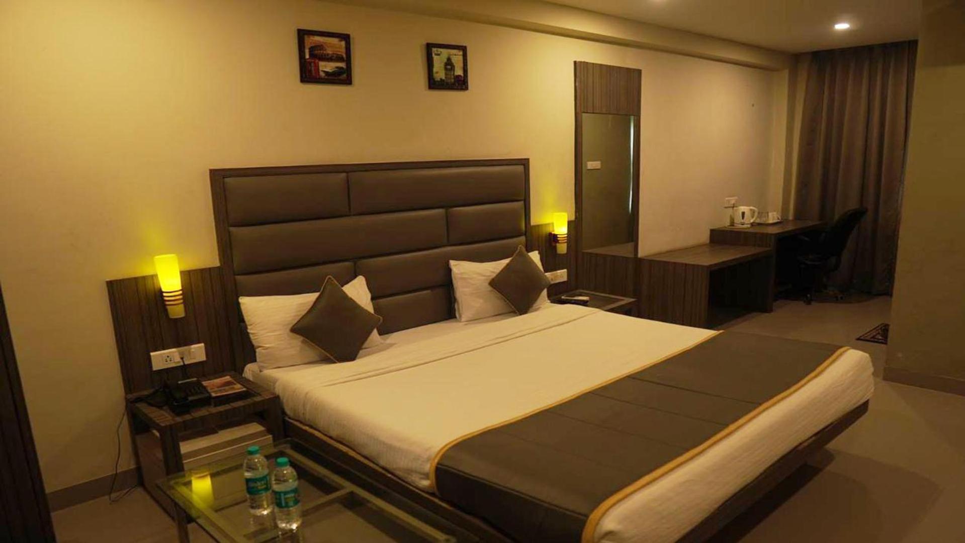 Hotel Royal Retreat 삼발푸르 외부 사진